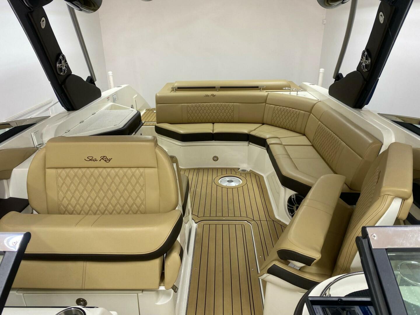 Slide: The Image of Sea Ray 310 SLX 2019 - 16