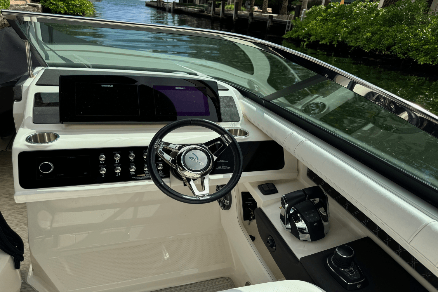 Slide: The Image of Sea Ray 310 SLX 2019 - 16