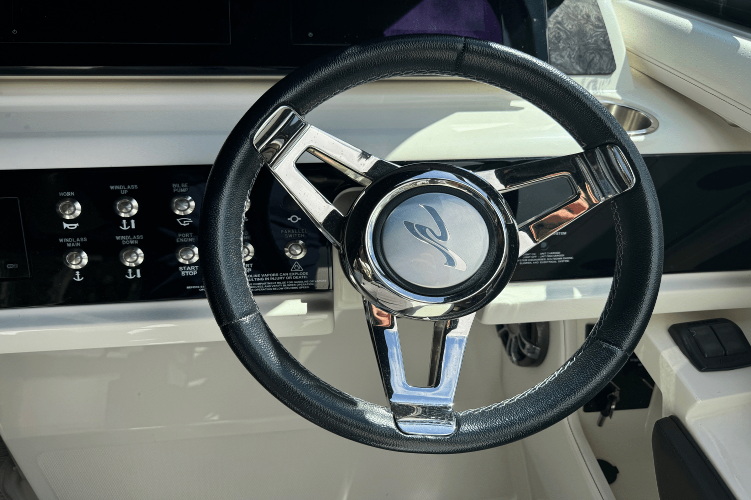 Slide: The Image of Sea Ray 310 SLX 2019 - 17