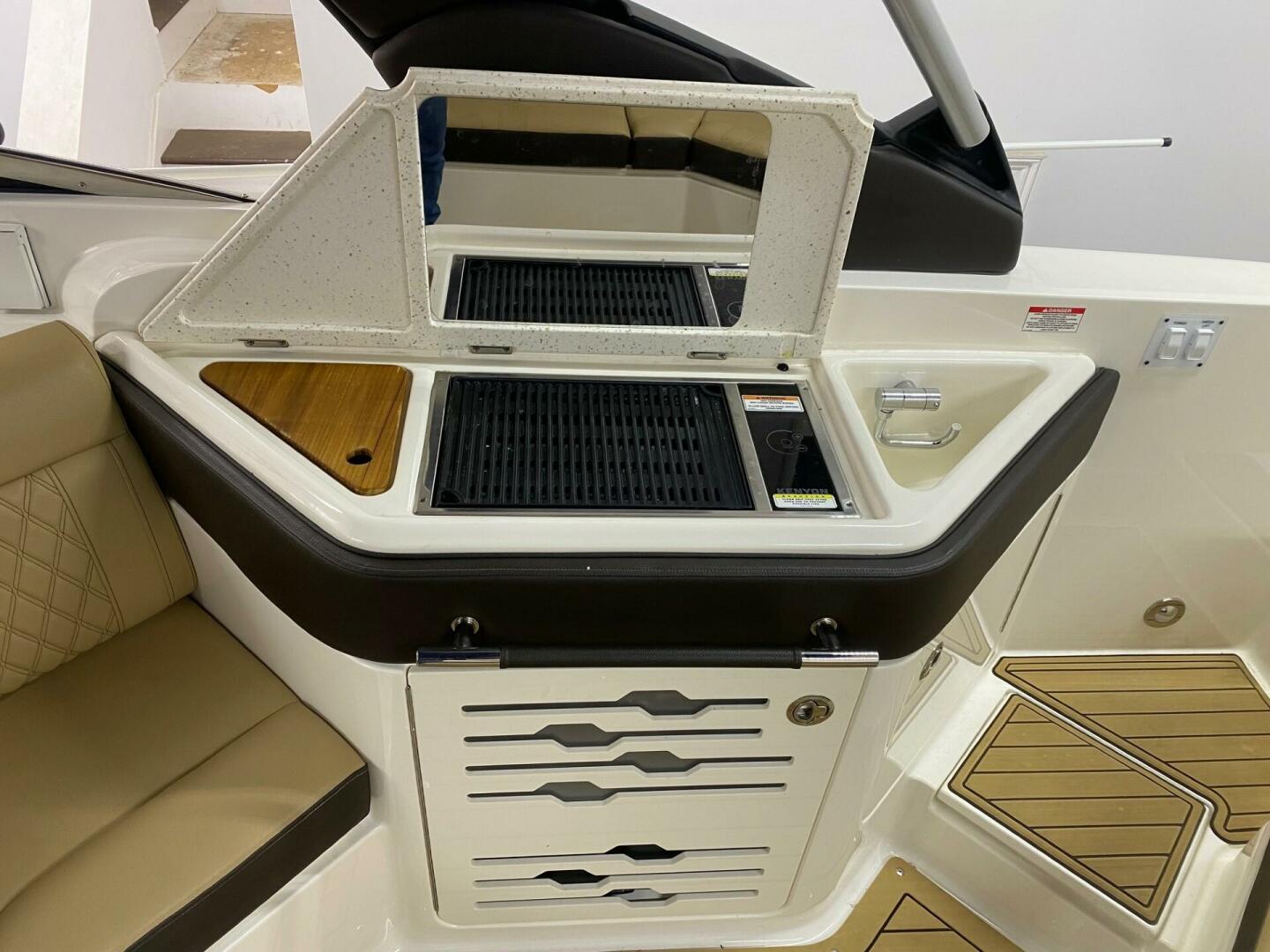 Slide: The Image of Sea Ray 310 SLX 2019 - 18