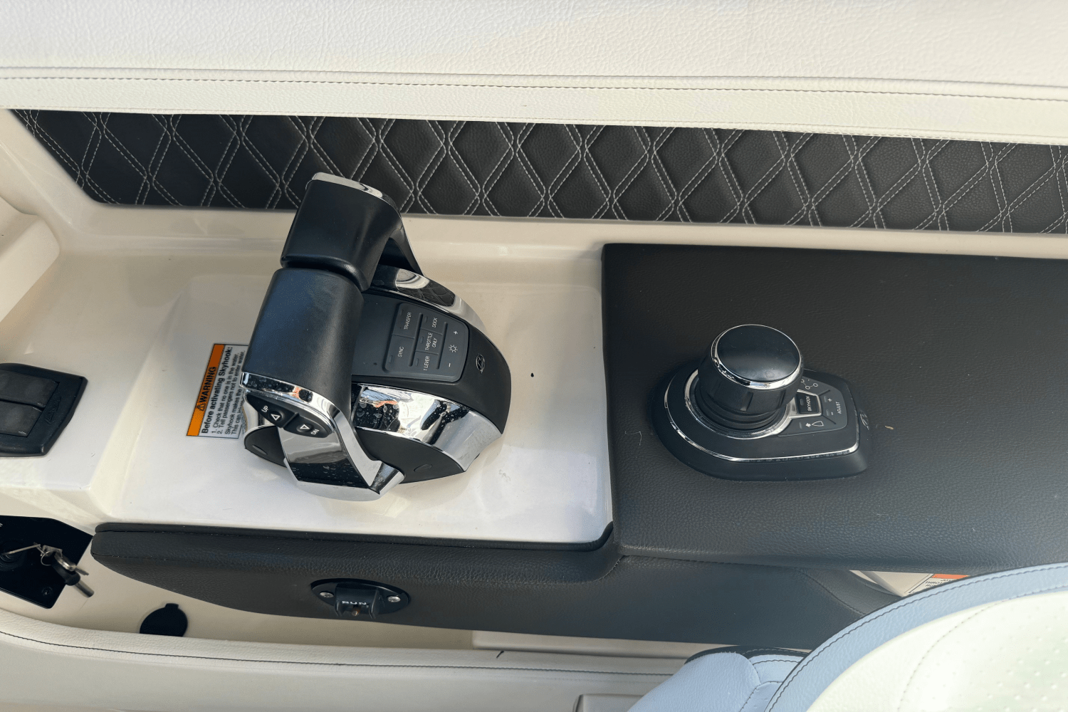 Slide: The Image of Sea Ray 310 SLX 2019 - 18