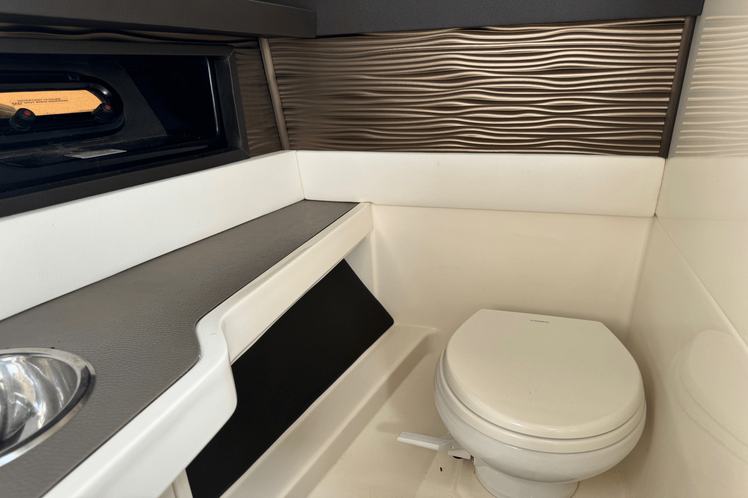 Slide: The Image of Sea Ray 310 SLX 2019 - 22