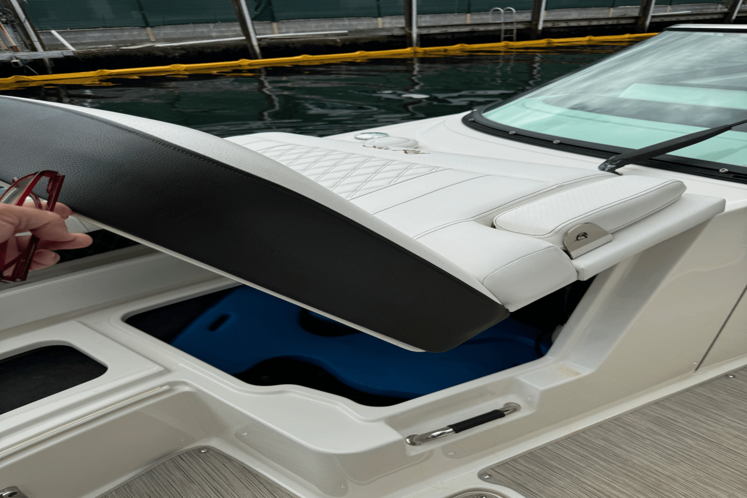 Slide: The Image of Sea Ray 310 SLX 2019 - 30