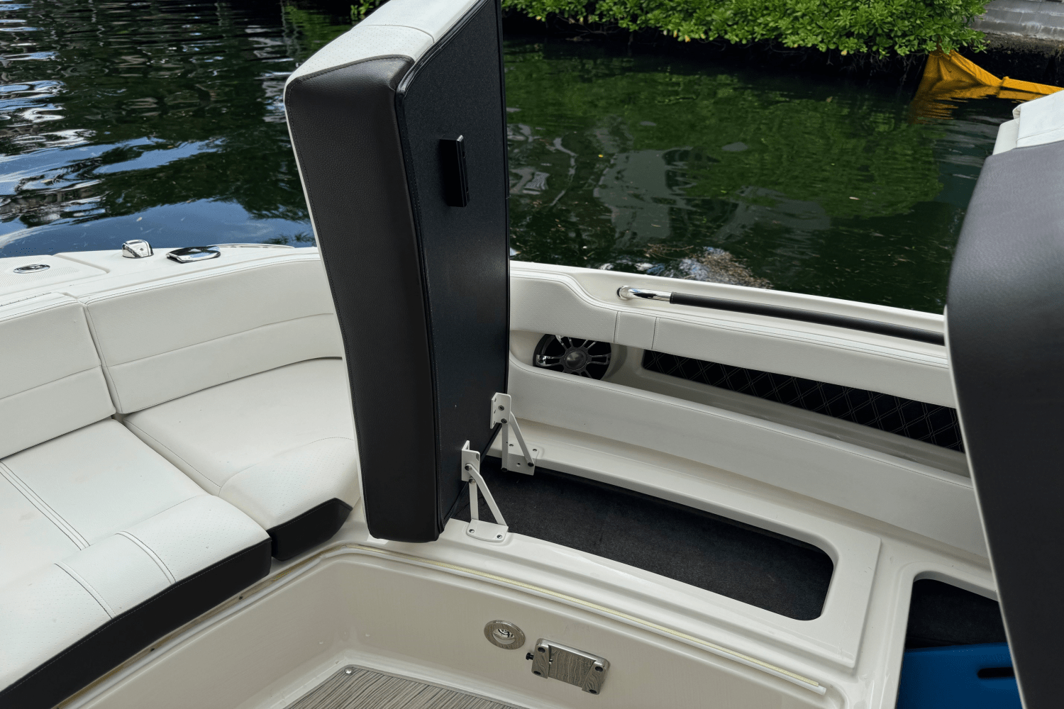Slide: The Image of Sea Ray 310 SLX 2019 - 31