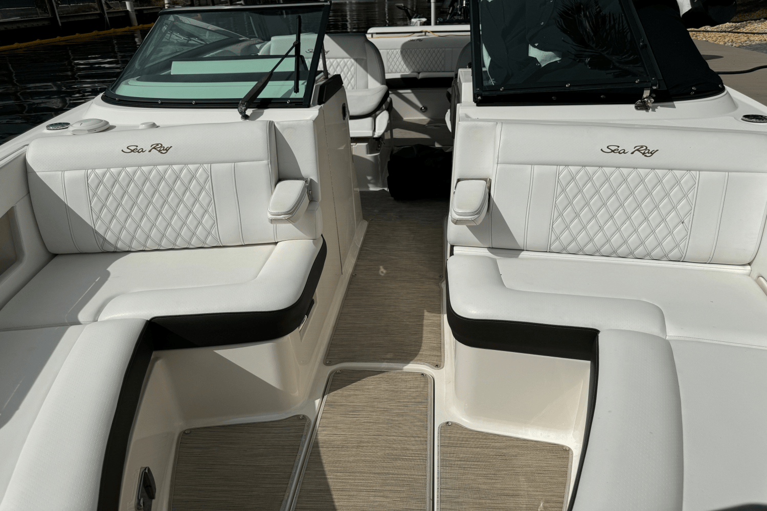 Slide: The Image of Sea Ray 310 SLX 2019 - 32