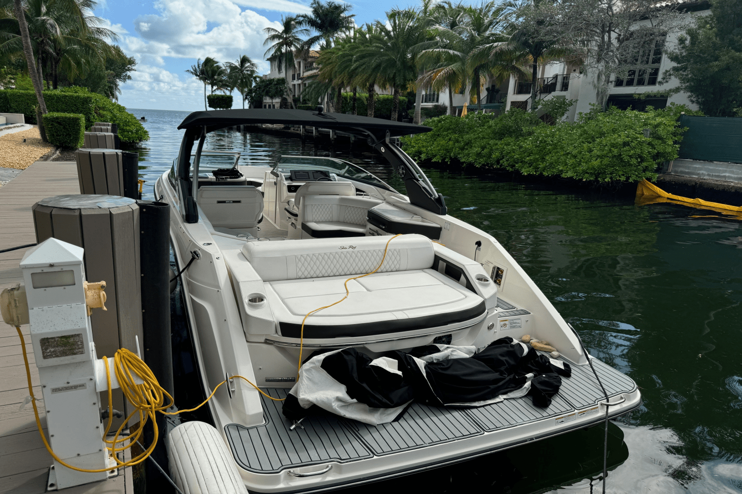 Slide: The Image of Sea Ray 310 SLX 2019 - 37