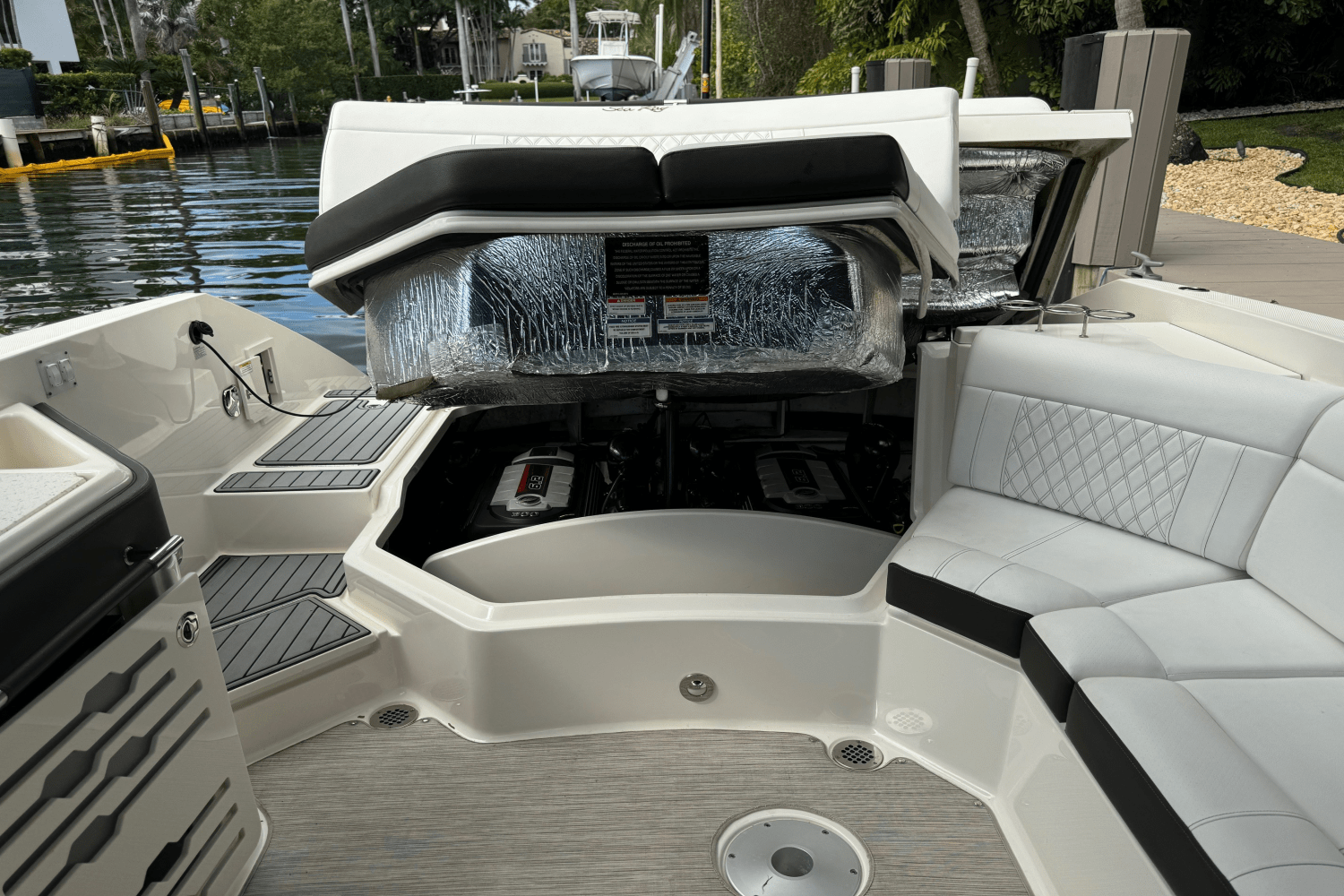 Slide: The Image of Sea Ray 310 SLX 2019 - 39
