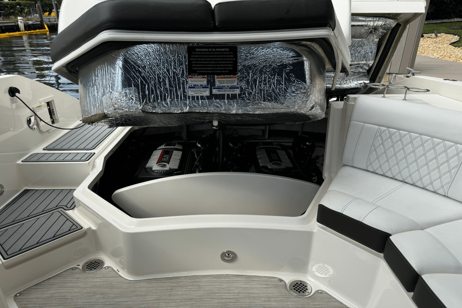 Slide: The Image of Sea Ray 310 SLX 2019 - 40