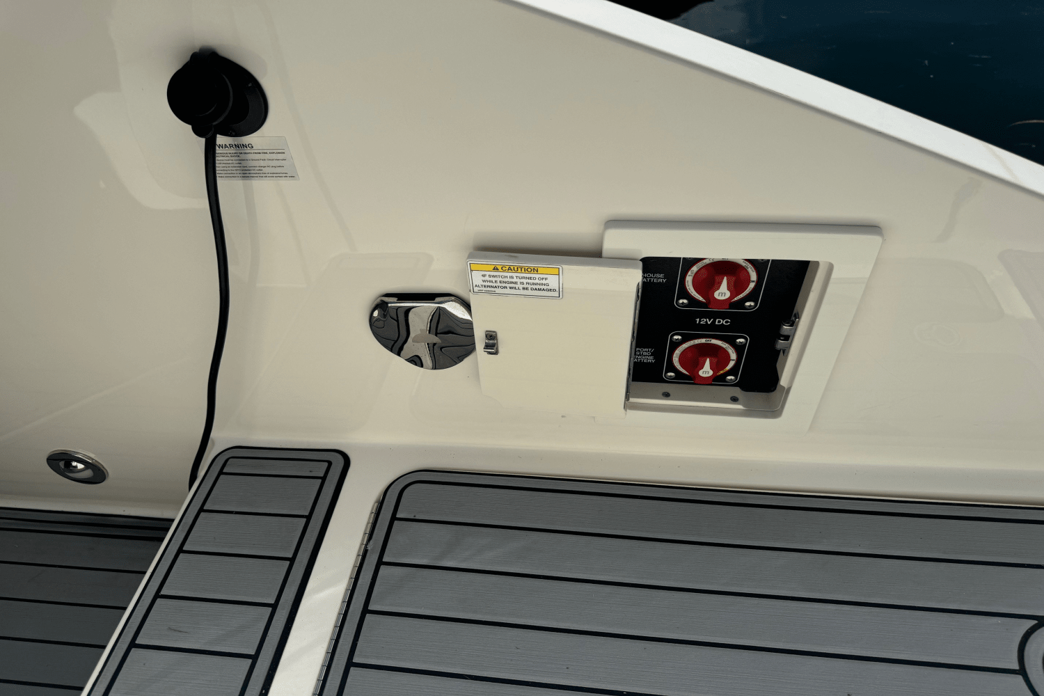 Slide: The Image of Sea Ray 310 SLX 2019 - 54