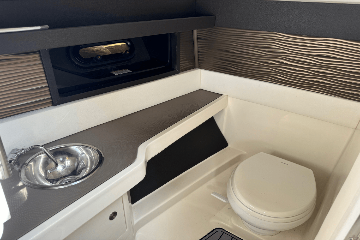 Slide: The Image of Sea Ray 310 SLX 2019 - 68