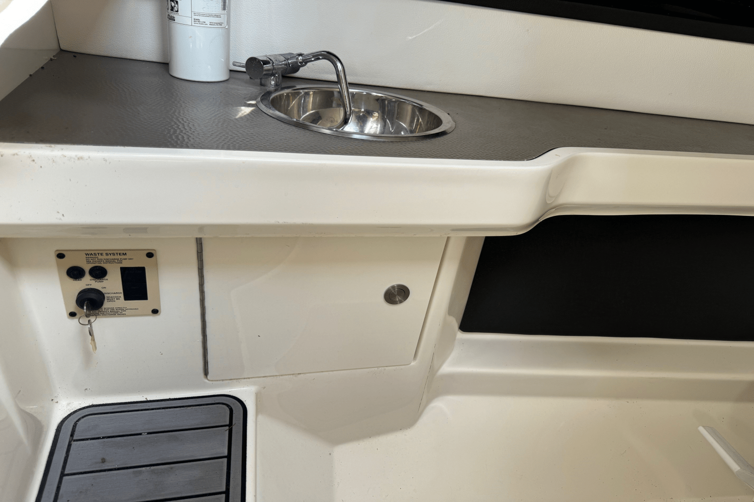 Slide: The Image of Sea Ray 310 SLX 2019 - 69