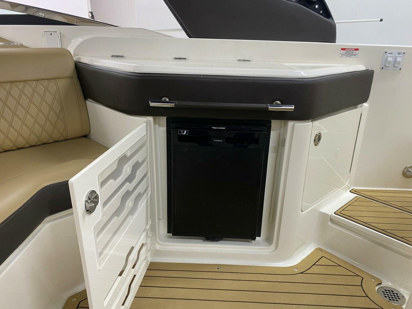 Slide: The Image of Sea Ray 310 SLX 2019 - 7