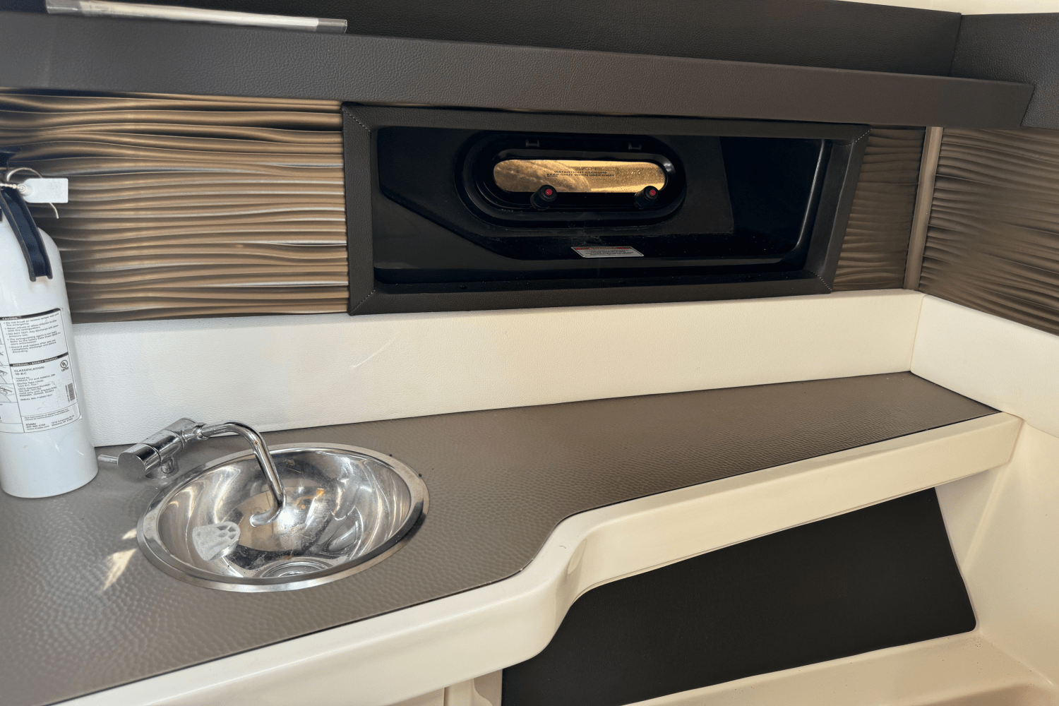 Slide: The Image of Sea Ray 310 SLX 2019 - 70