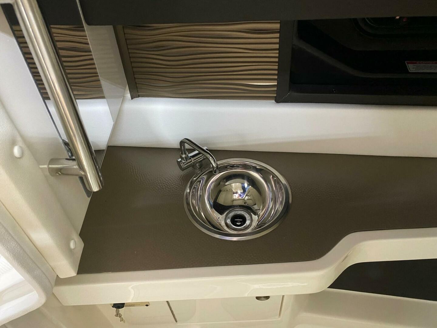 Slide: The Image of Sea Ray 310 SLX 2019 - 8