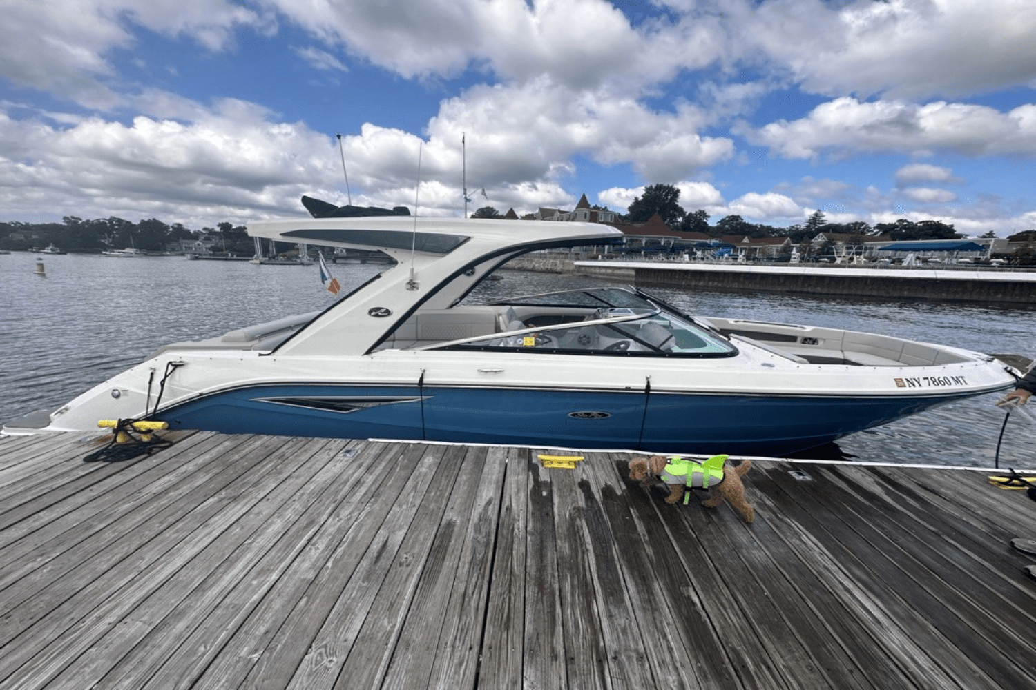 Slide: The Image of Sea Ray 310 SLX 2023 - 0