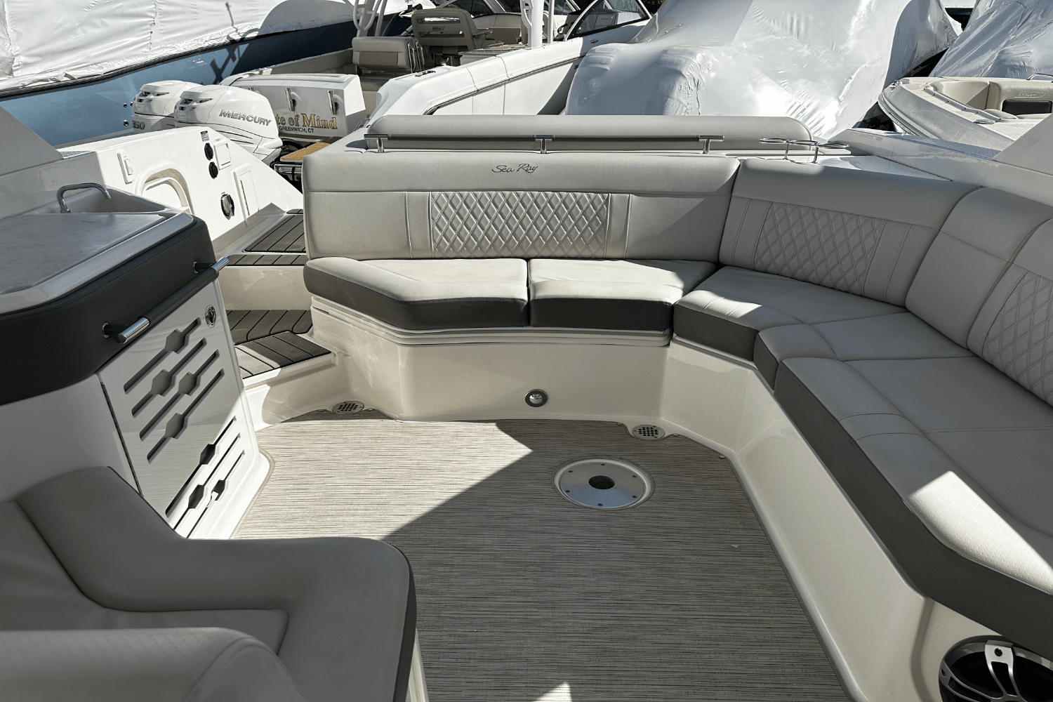 Slide: The Image of Sea Ray 310 SLX 2023 - 18