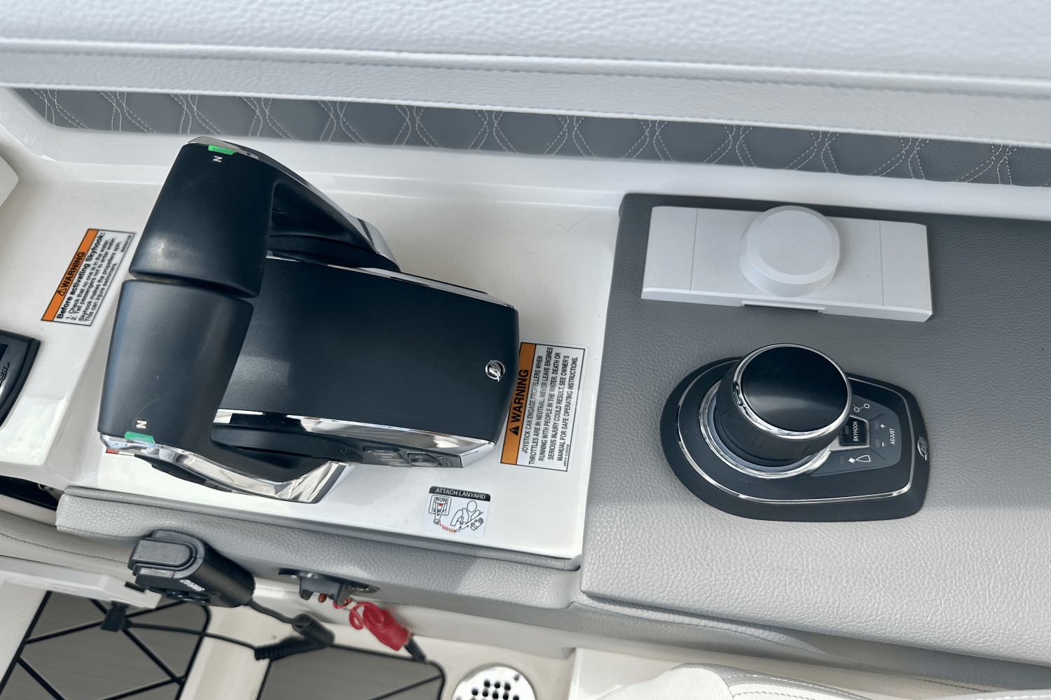 Slide: The Image of Sea Ray 310 SLX 2024 - 13