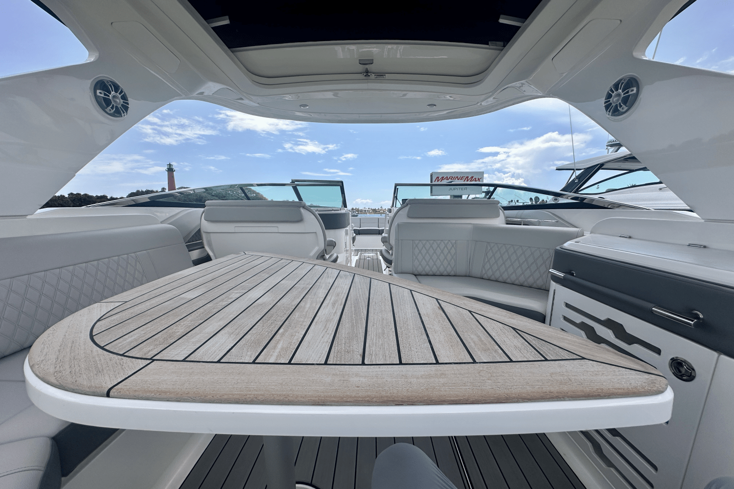 Slide: The Image of Sea Ray 310 SLX 2024 - 5