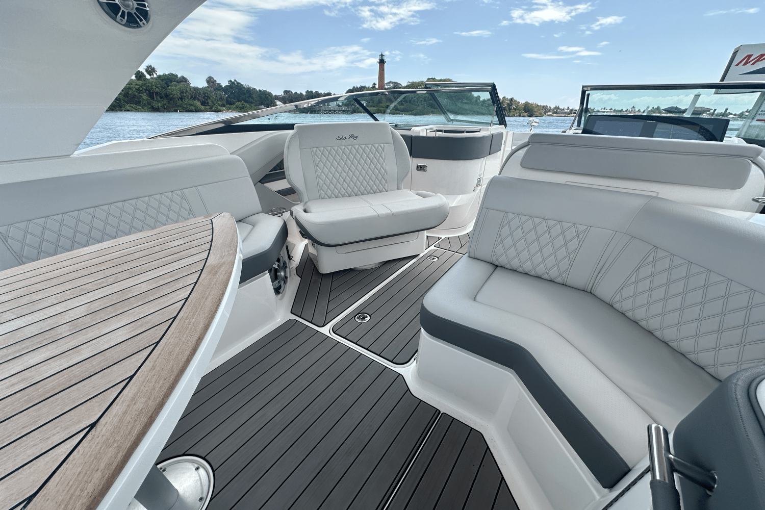 Slide: The Image of Sea Ray 310 SLX 2024 - 6