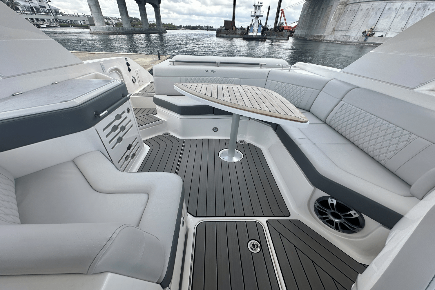 Slide: The Image of Sea Ray 310 SLX 2024 - 7