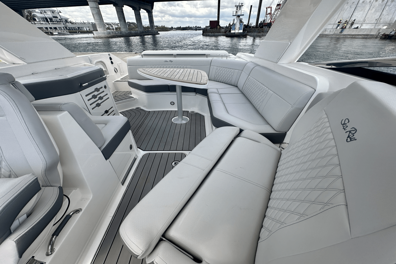 Slide: The Image of Sea Ray 310 SLX 2024 - 8