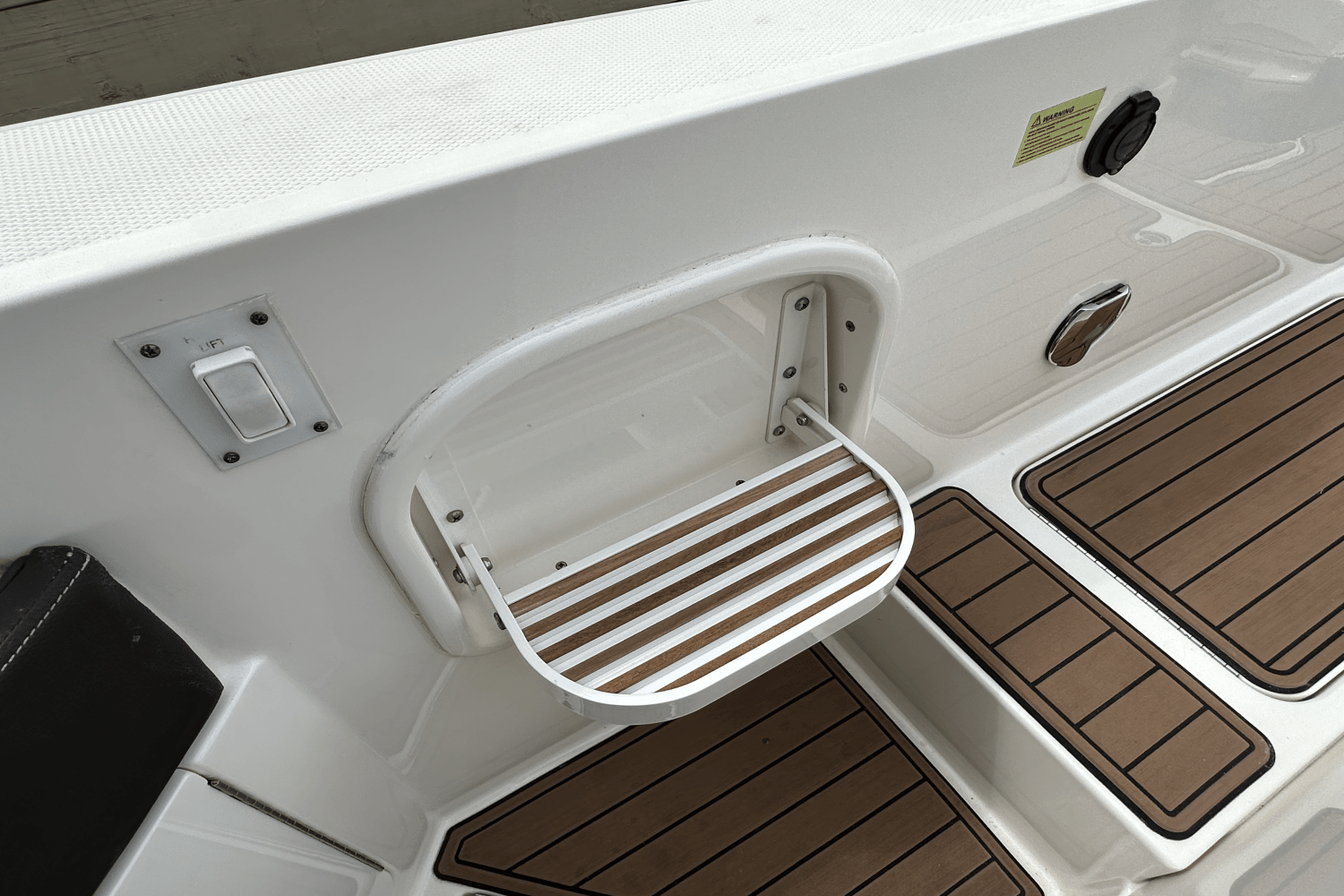Slide: The Image of Sea Ray 310 SLX-OB 2018 - 15