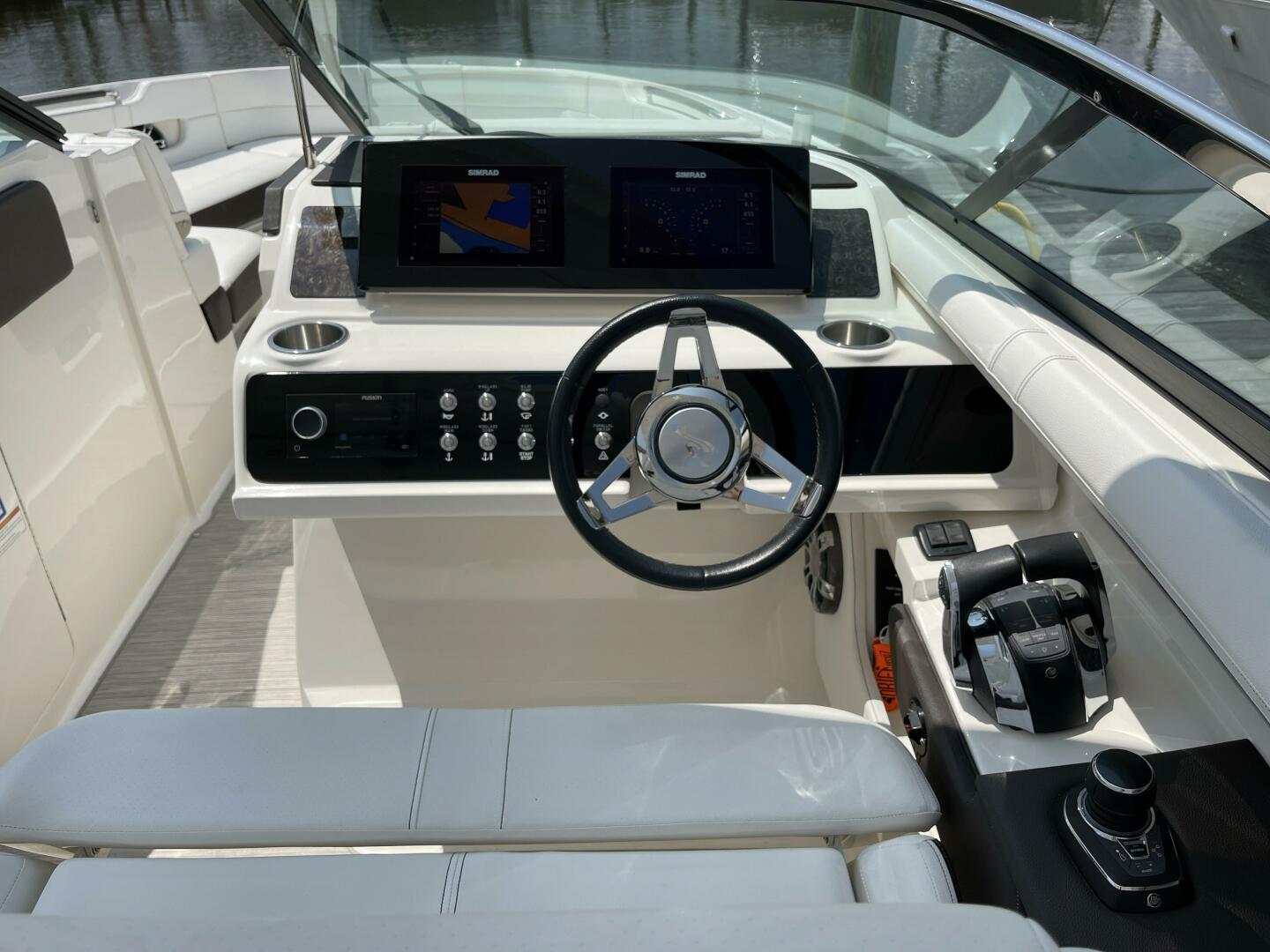Slide: The Image of Sea Ray 310 SLX OB 2019 - 11