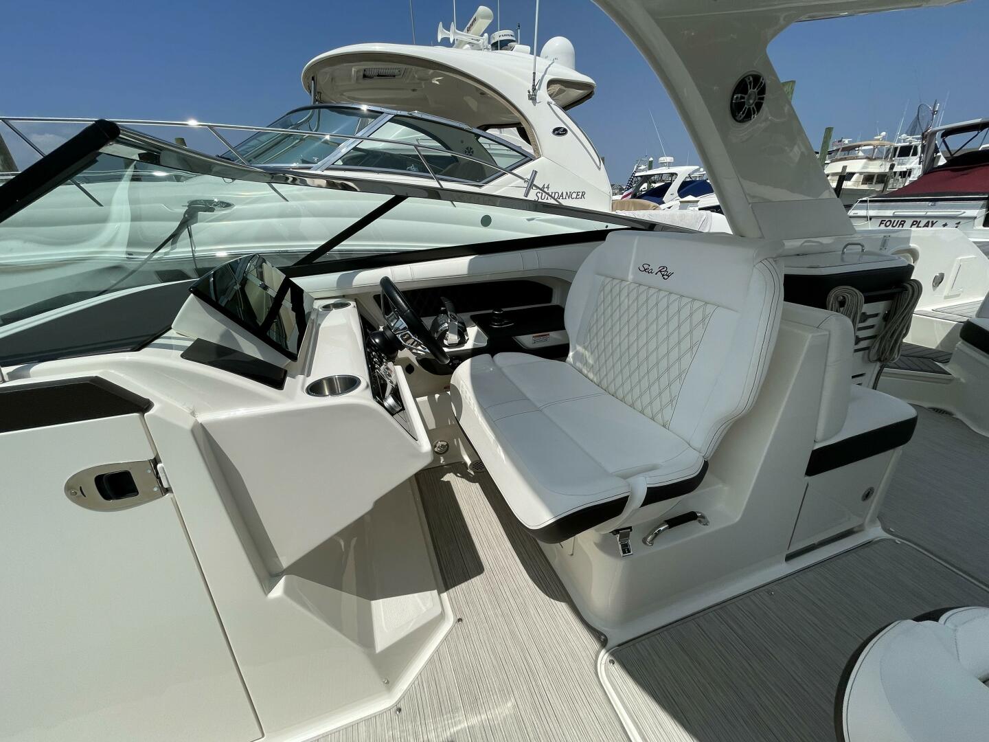 Slide: The Image of Sea Ray 310 SLX OB 2019 - 13