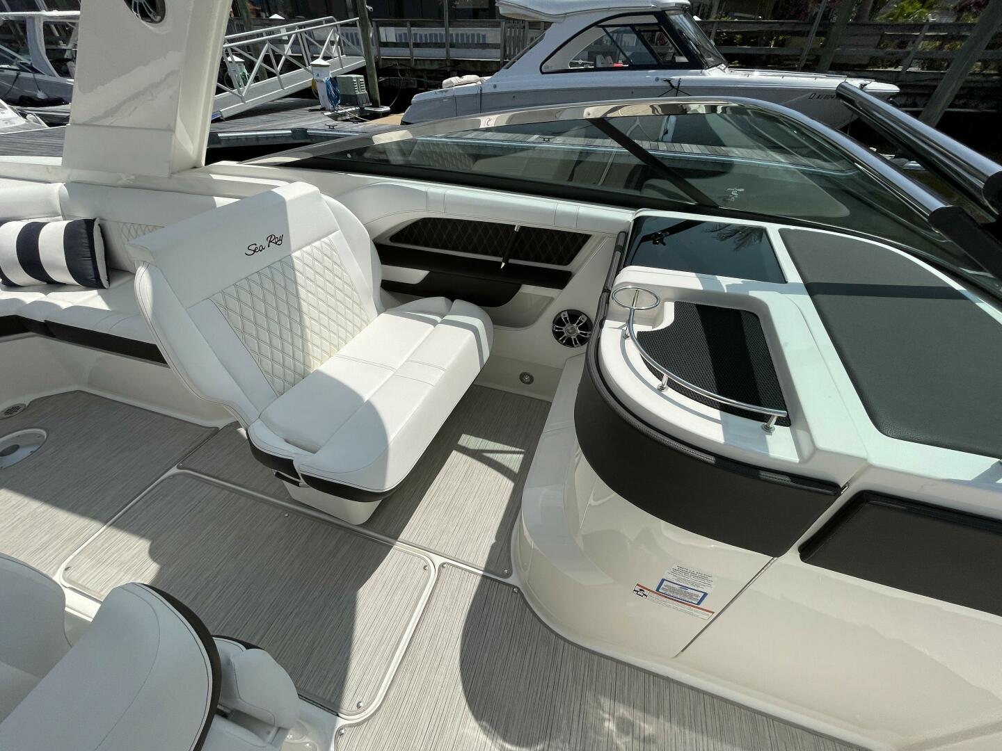 Slide: The Image of Sea Ray 310 SLX OB 2019 - 14