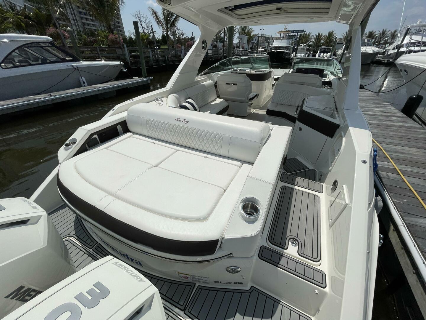 Slide: The Image of Sea Ray 310 SLX OB 2019 - 23
