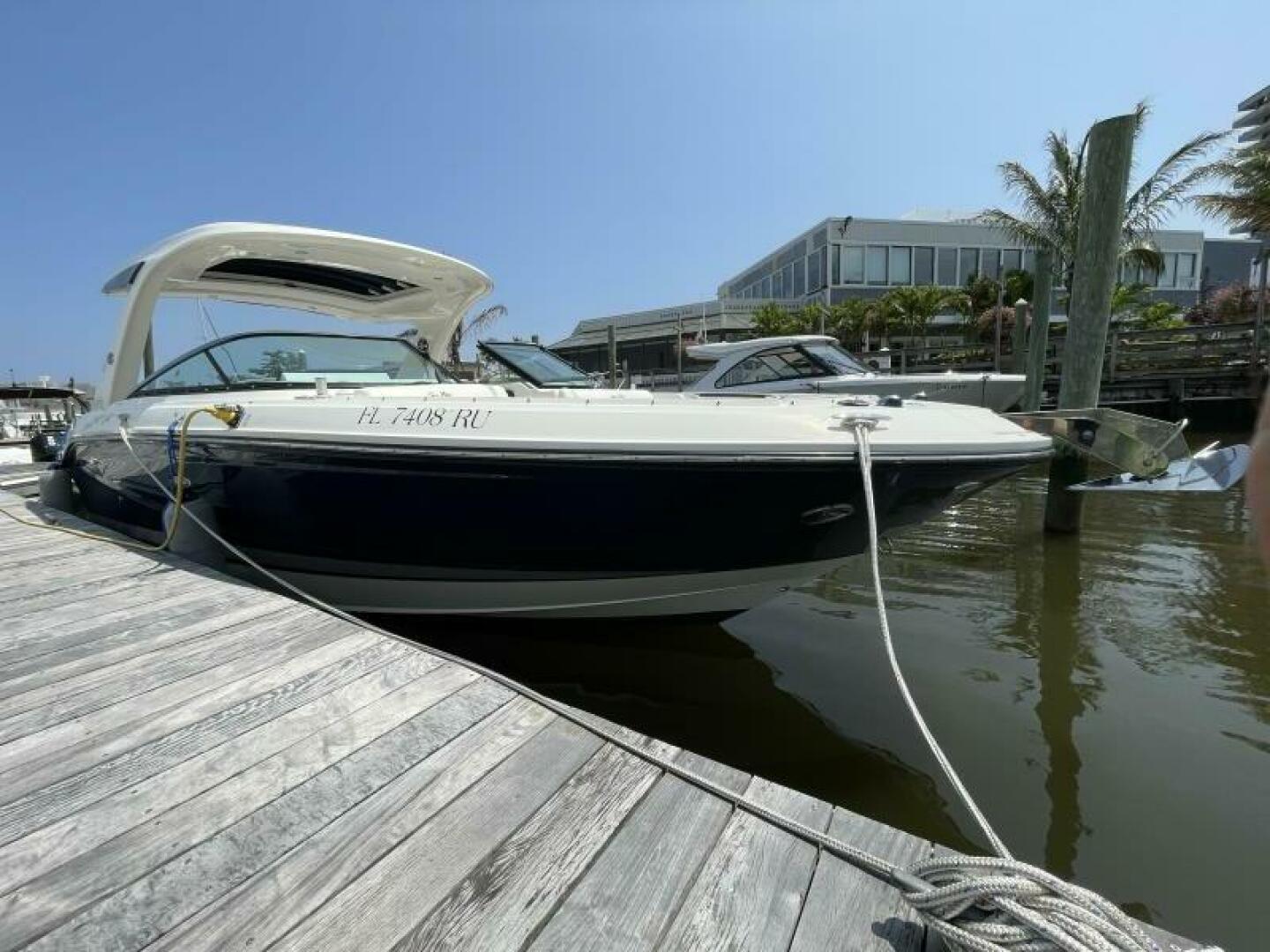 Slide: The Image of Sea Ray 310 SLX OB 2019 - 4