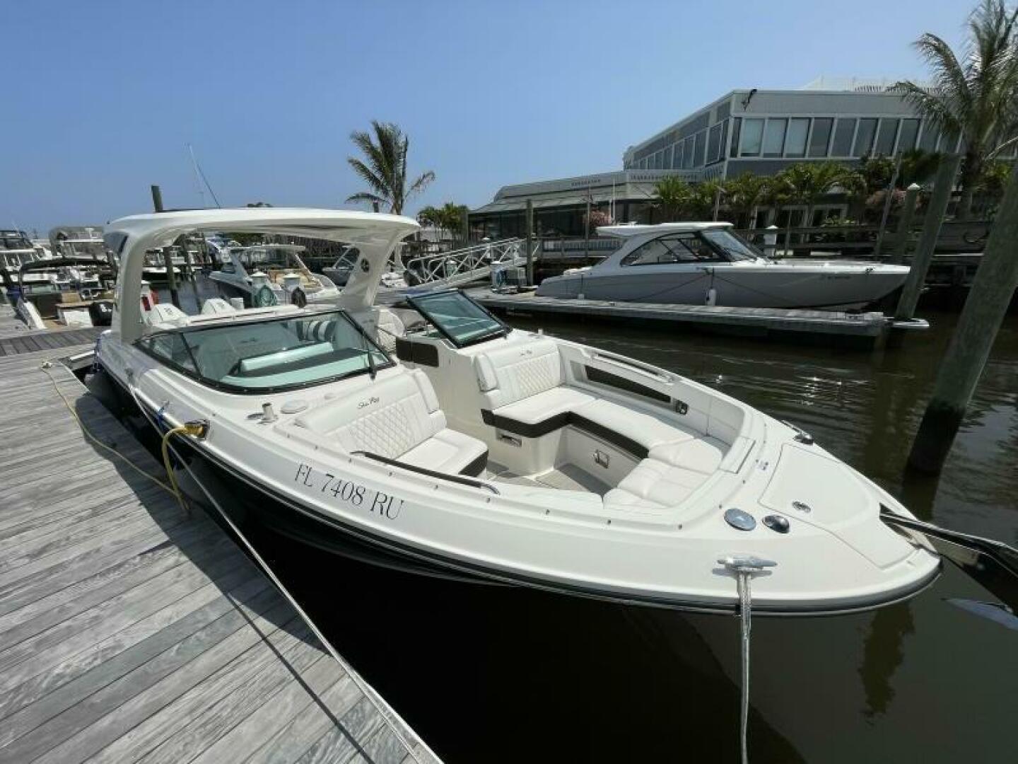Slide: The Image of Sea Ray 310 SLX OB 2019 - 5