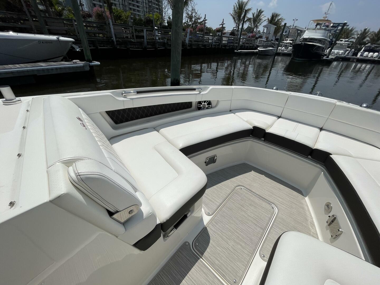 Slide: The Image of Sea Ray 310 SLX OB 2019 - 7