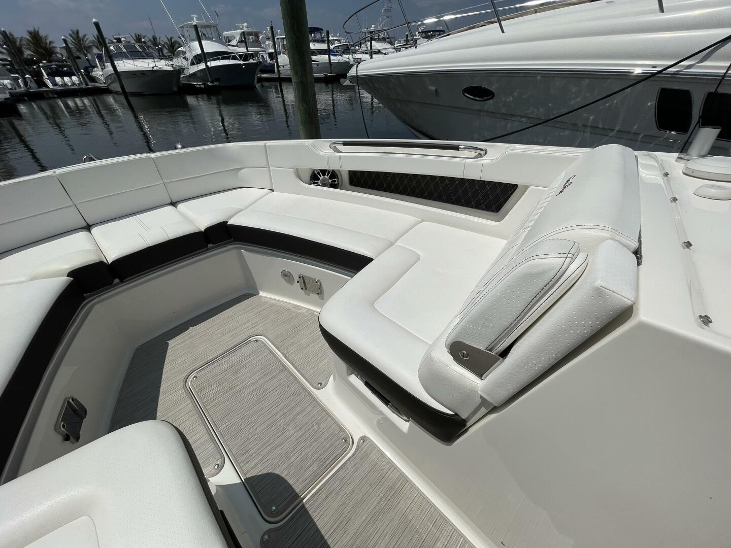 Slide: The Image of Sea Ray 310 SLX OB 2019 - 8