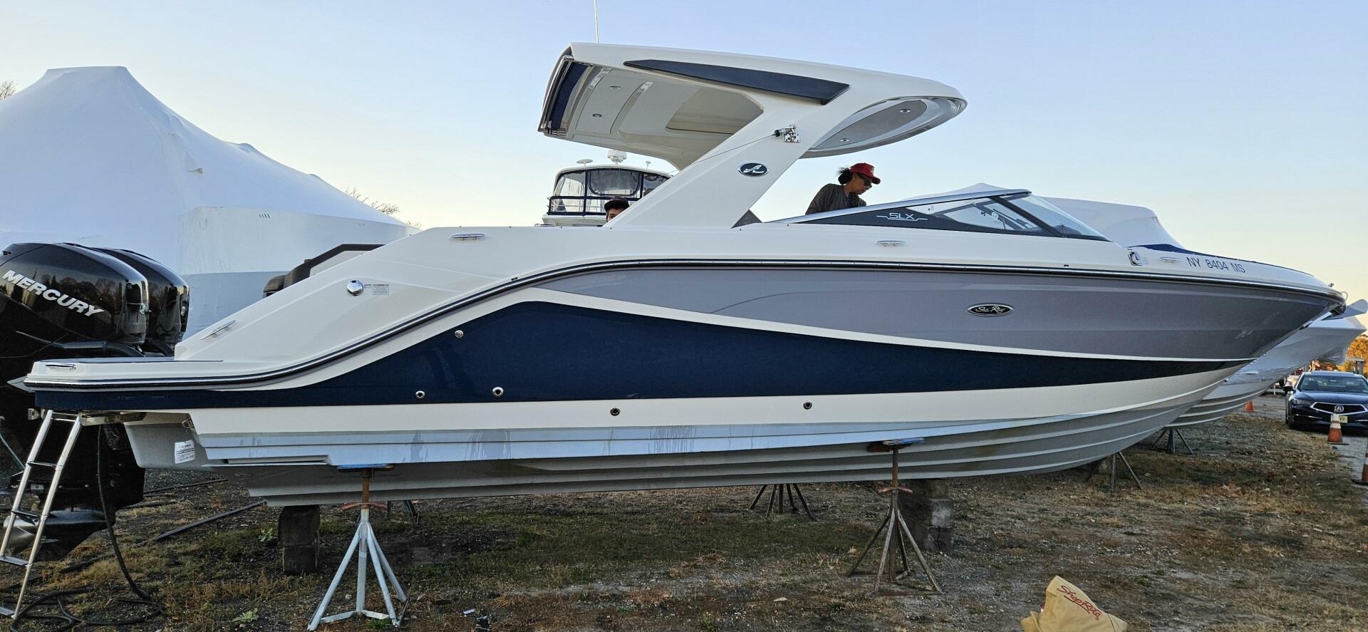 Slide: The Image of Sea Ray 310 SLX Outboard 2017 - 5107610