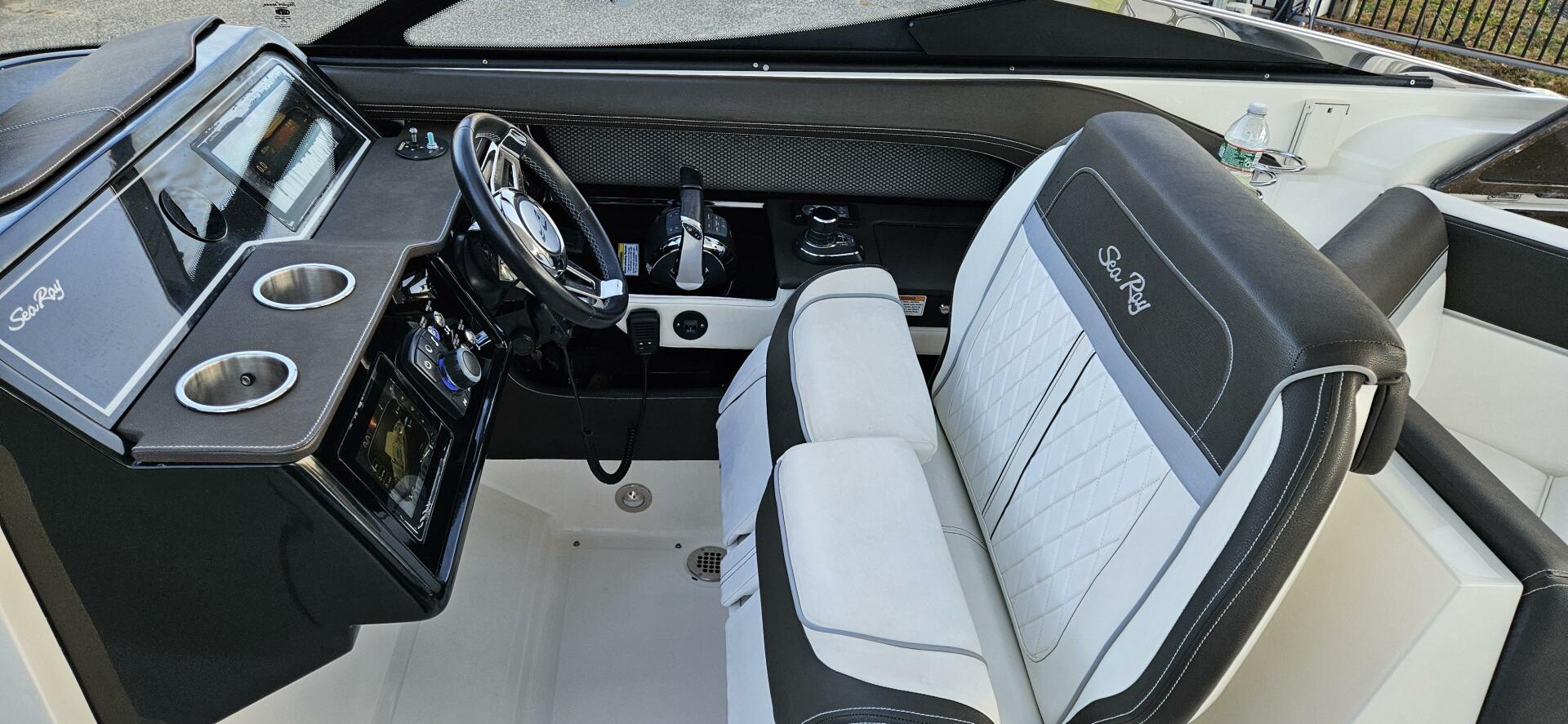 Slide: The Image of Sea Ray 310 SLX Outboard 2017 - 5107590