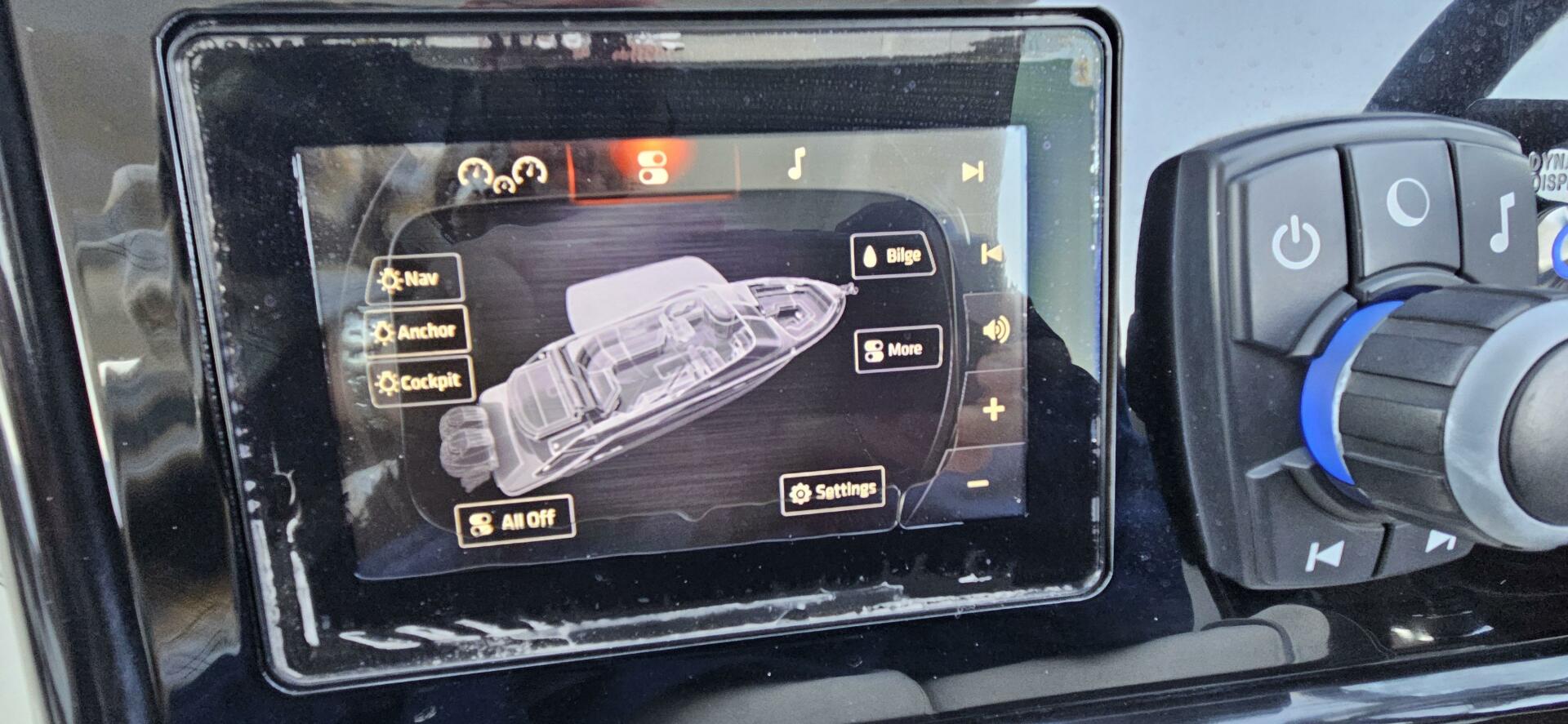 Slide: The Image of Sea Ray 310 SLX Outboard 2017 - 5107592