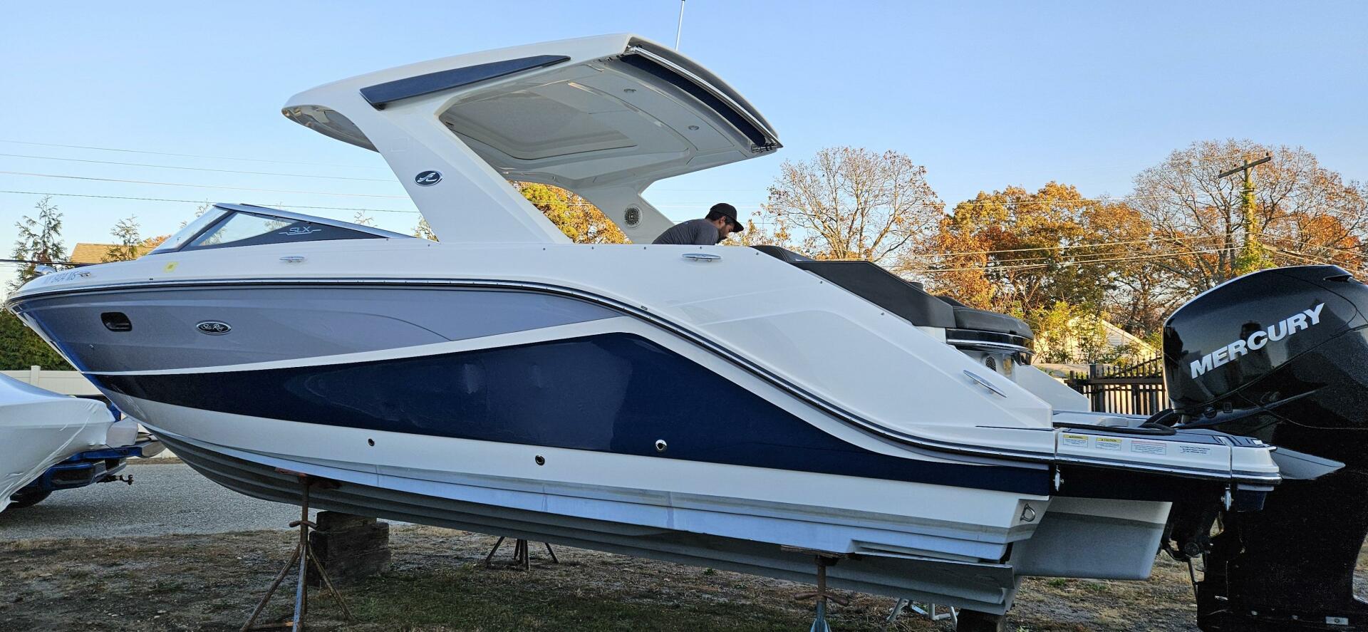 Slide: The Image of Sea Ray 310 SLX Outboard 2017 - 5107579