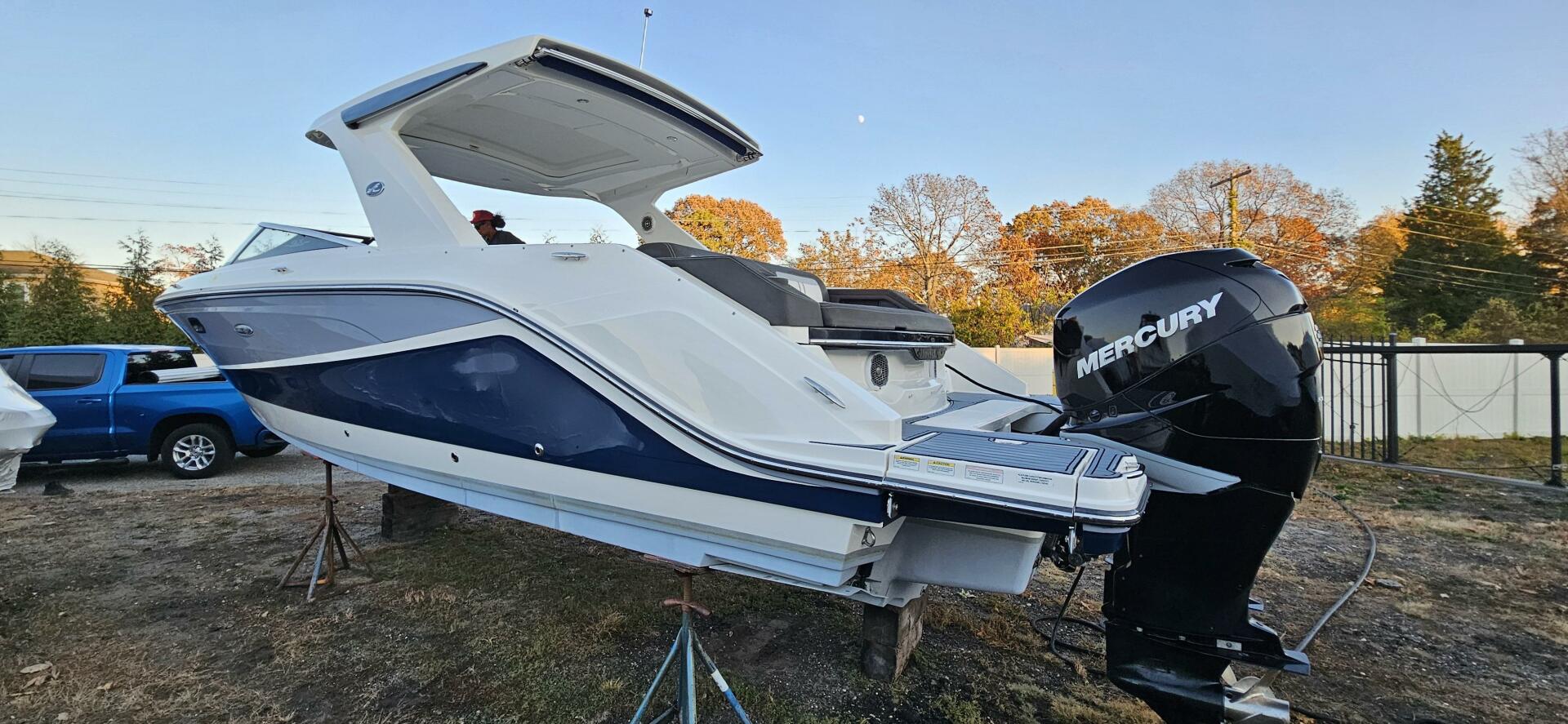Slide: The Image of Sea Ray 310 SLX Outboard 2017 - 5107598
