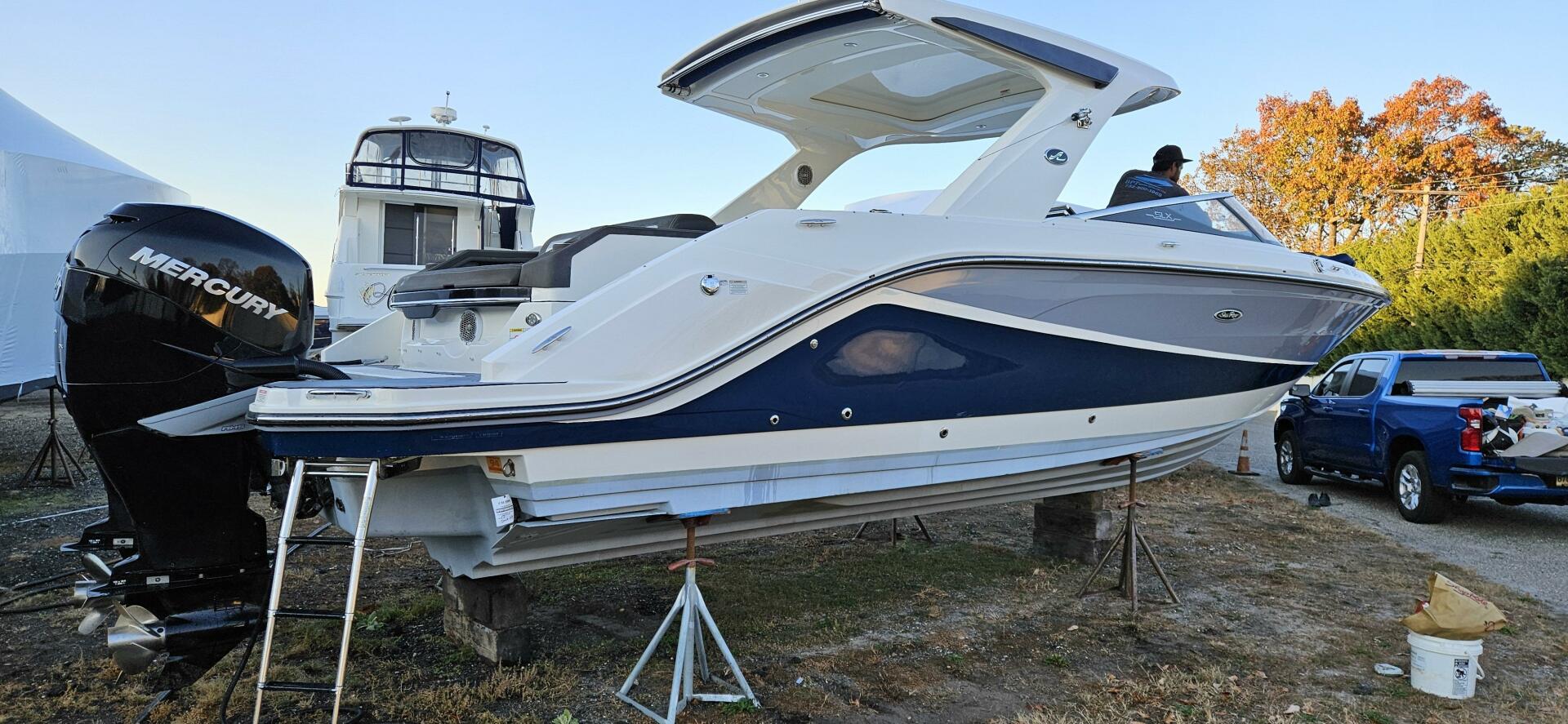 Slide: The Image of Sea Ray 310 SLX Outboard 2017 - 5107581