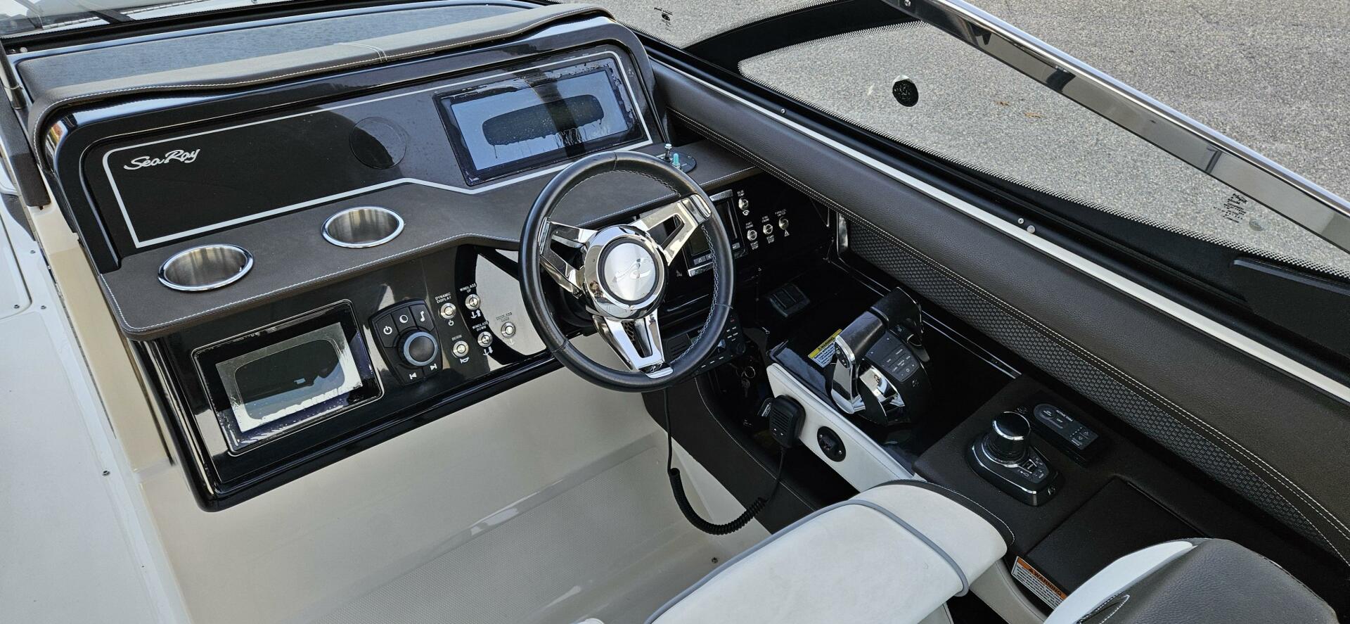 Slide: The Image of Sea Ray 310 SLX Outboard 2017 - 5107583