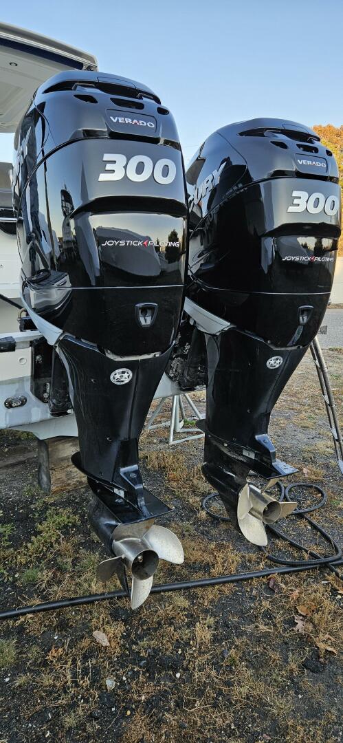 Slide: The Image of Sea Ray 310 SLX Outboard 2017 - 5107585