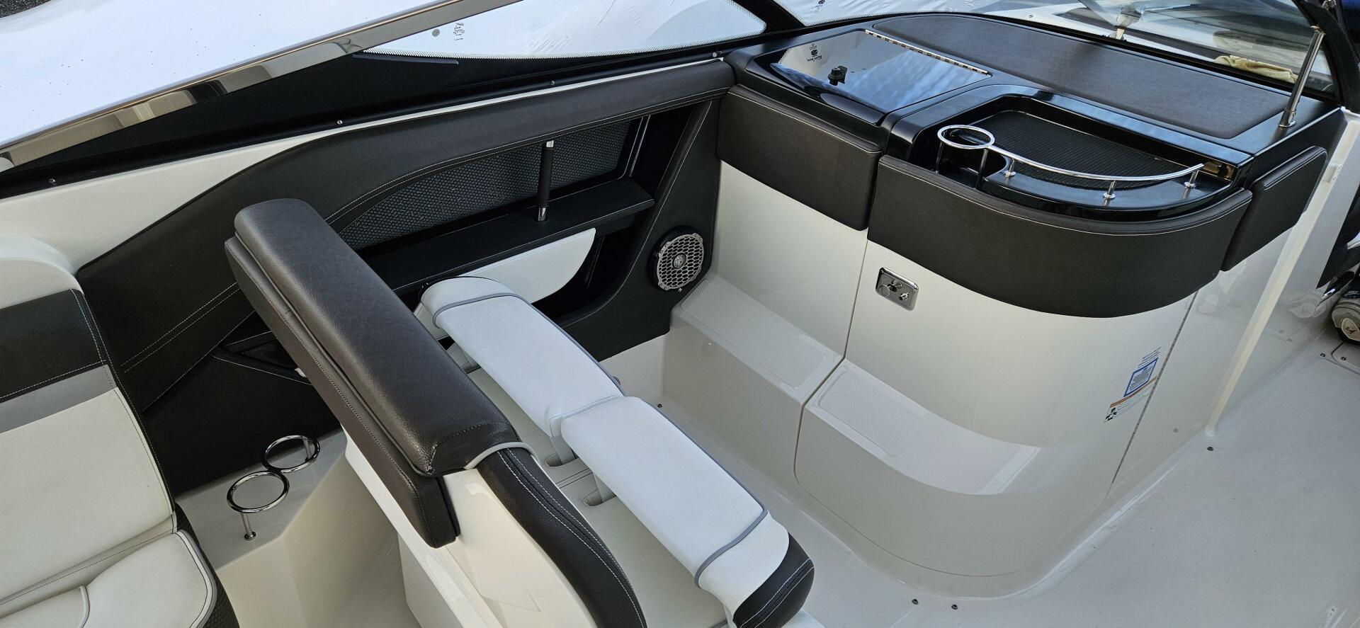 Slide: The Image of Sea Ray 310 SLX Outboard 2017 - 5107586