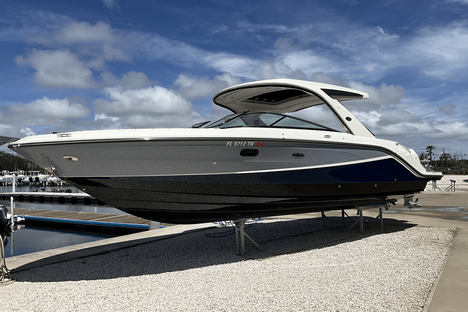 Slide: The Image of Sea Ray 310 SLX OUTBOARD 2023 - 0