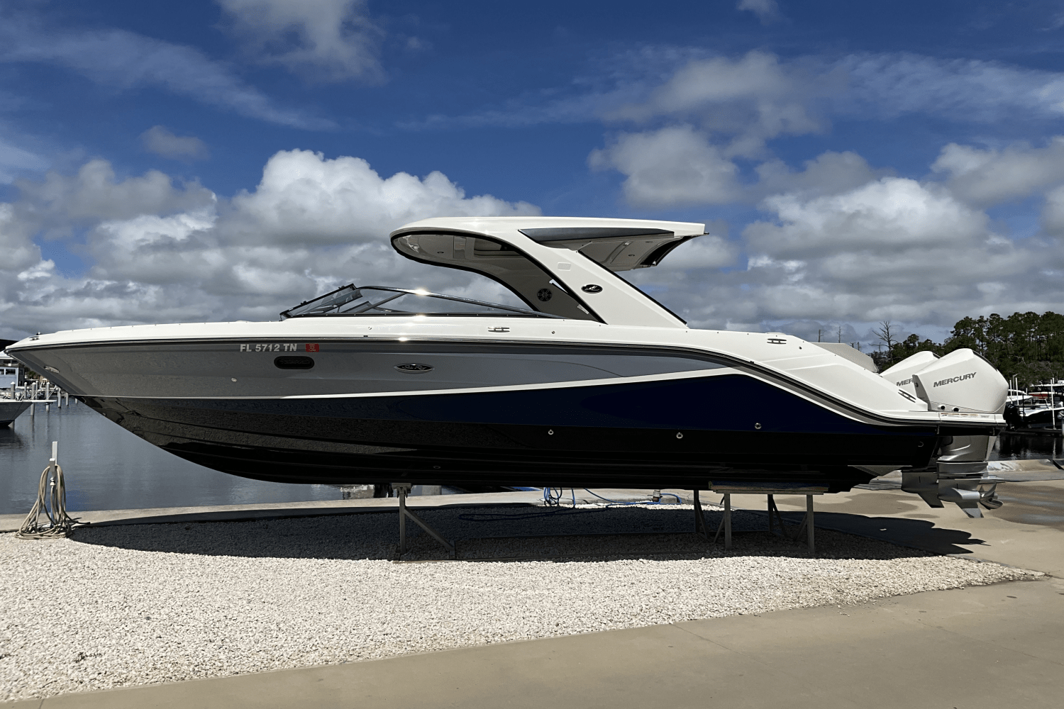 Slide: The Image of Sea Ray 310 SLX OUTBOARD 2023 - 1