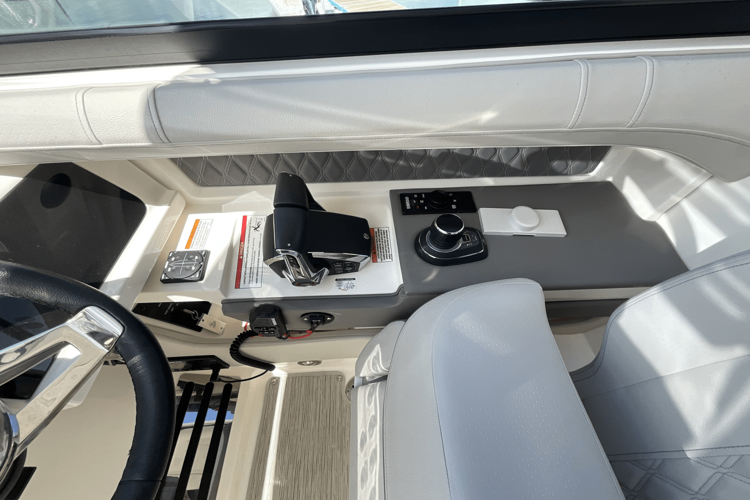 Slide: The Image of Sea Ray 310 SLX OUTBOARD 2023 - 11
