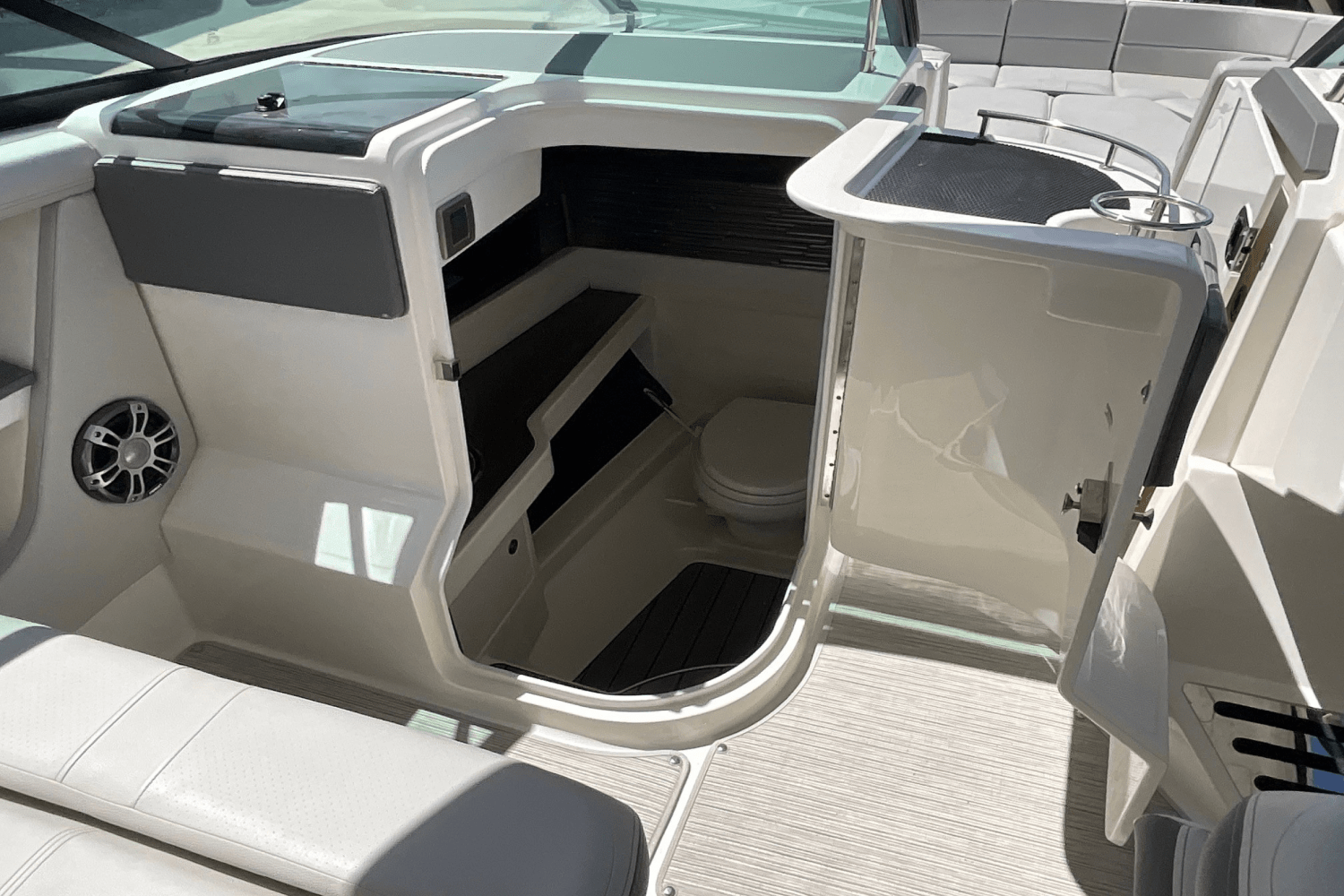 Slide: The Image of Sea Ray 310 SLX OUTBOARD 2023 - 12