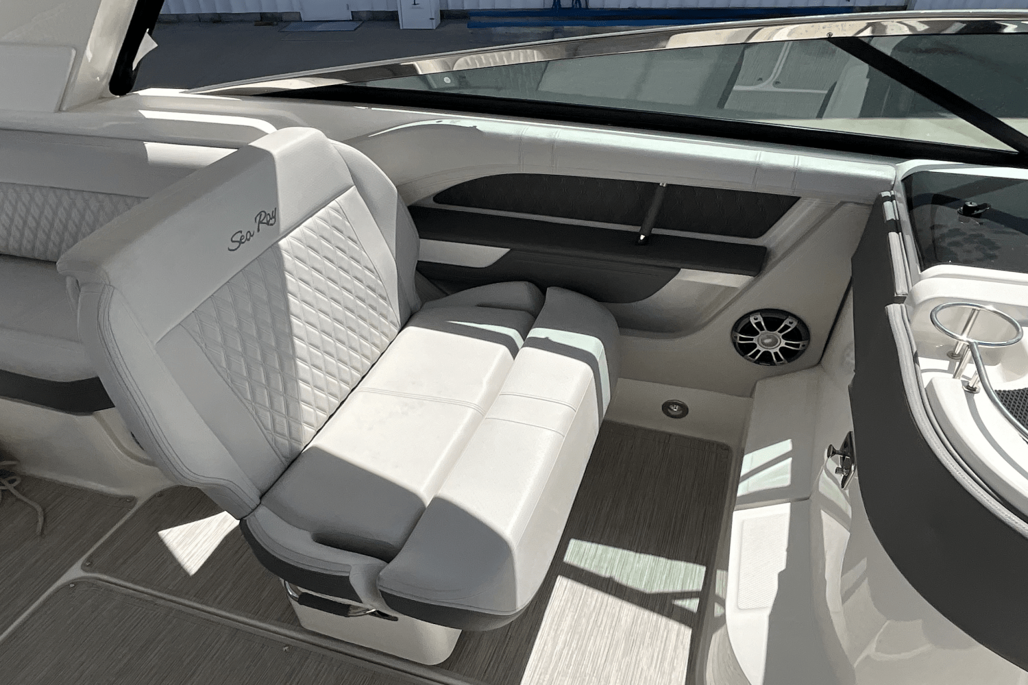 Slide: The Image of Sea Ray 310 SLX OUTBOARD 2023 - 16