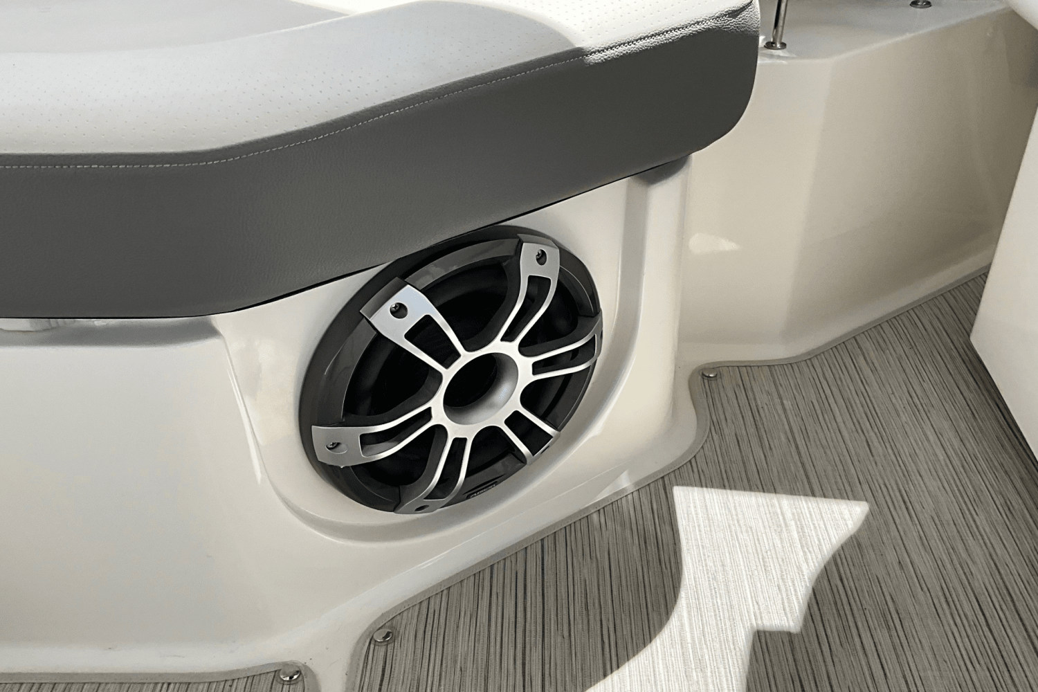 Slide: The Image of Sea Ray 310 SLX OUTBOARD 2023 - 17