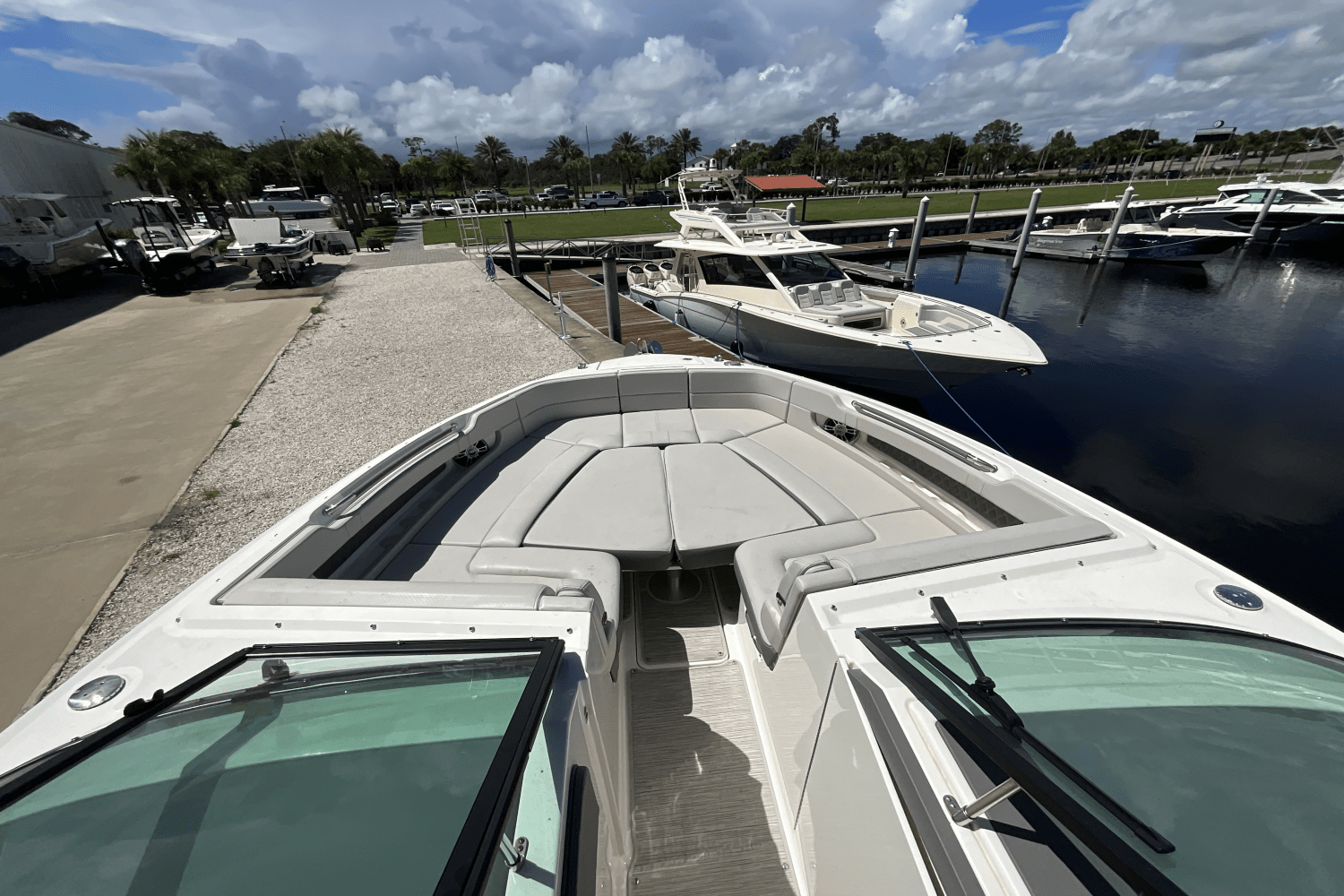 Slide: The Image of Sea Ray 310 SLX OUTBOARD 2023 - 18